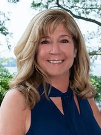 Karen Bruning headshot