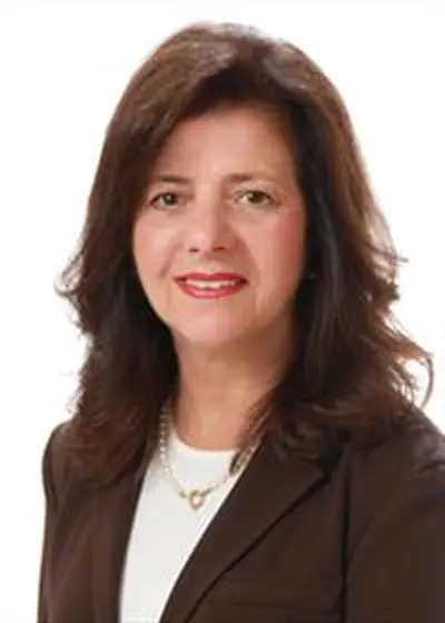 Vera Zaremba headshot