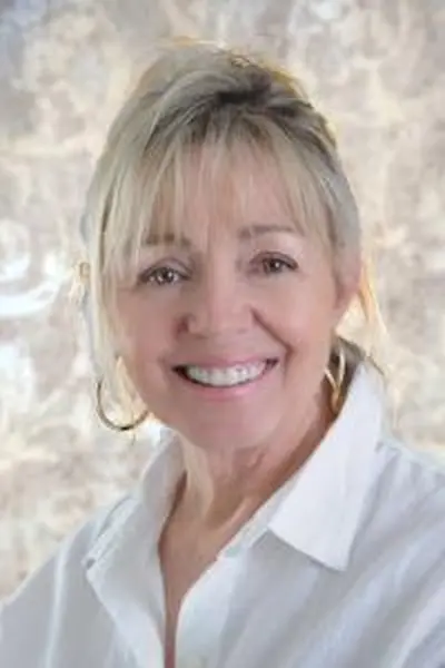 Deborah Dowd headshot