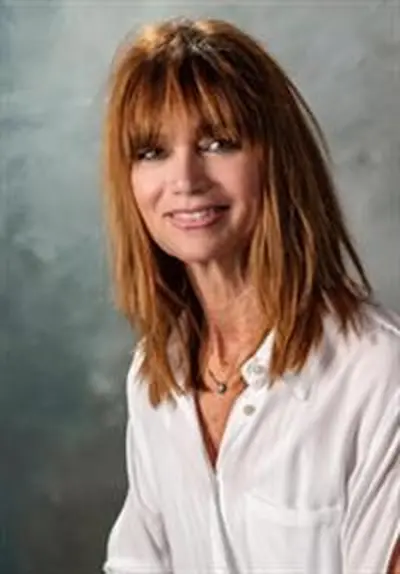 Robin Piazza headshot