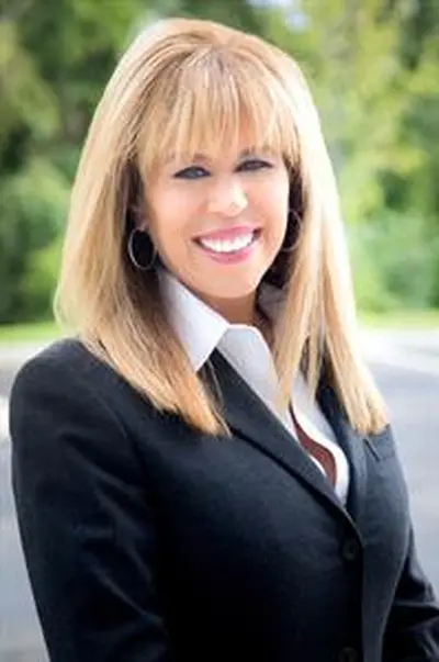 Tina Giordano headshot