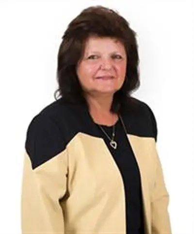 Carmela Wolfarth headshot