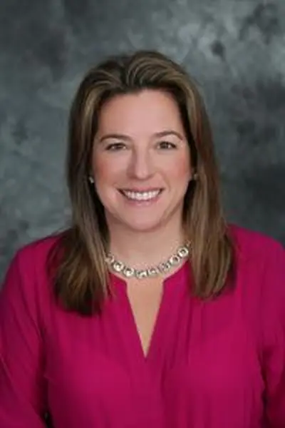 Lynn Puccio headshot