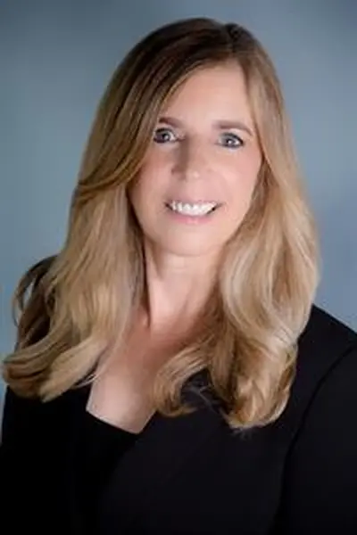 Winifred Helfer headshot