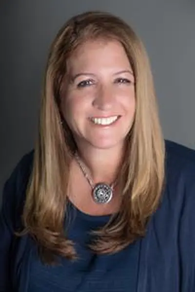 Victoria Seeger headshot