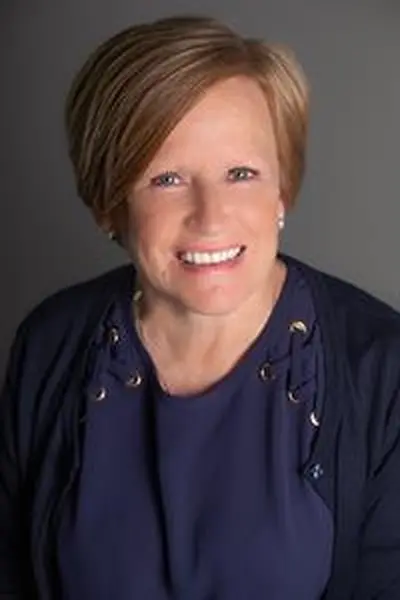 Teresa Mennona headshot