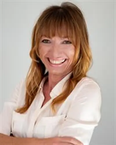 Marzena Feal headshot