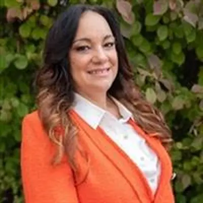 Geanina Togholian headshot