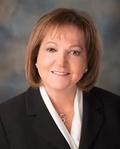 Anna Carlucci headshot