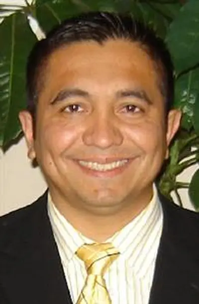Nelson Hernandez headshot