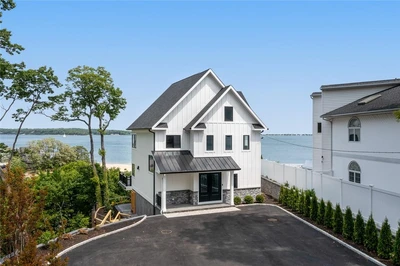 Photograph of 1228 Washington Drive