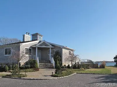 Photograph of 55 Tuthill Point Road
