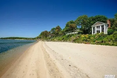 Photograph of 275 West Road