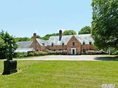 Photograph of 79 I.U. Willets Road