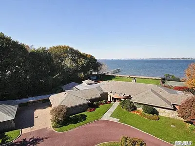 Photograph of 30 Lighthouse Road