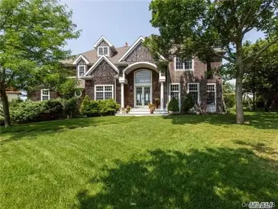 Photograph of 580 Lloyds Lane