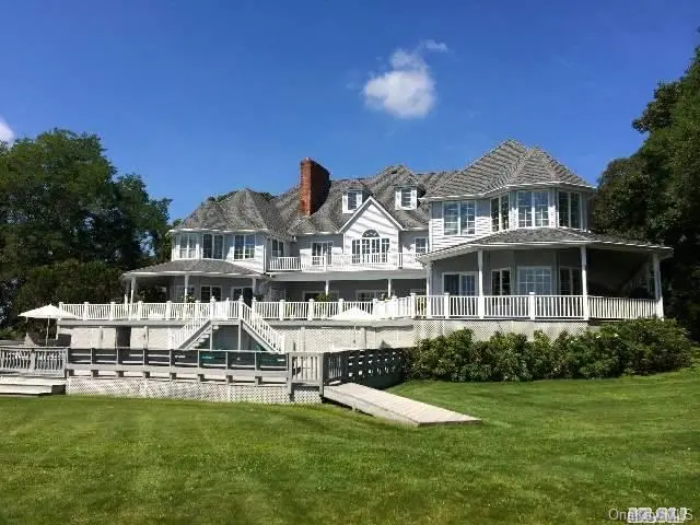 Photograph of 1305 West Road