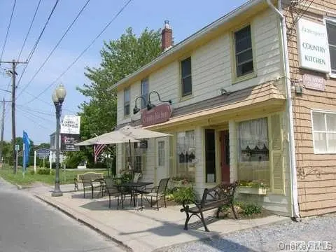 Photograph of 1601 Main Road