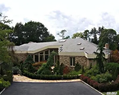 Photograph of 1 Arbor Lane