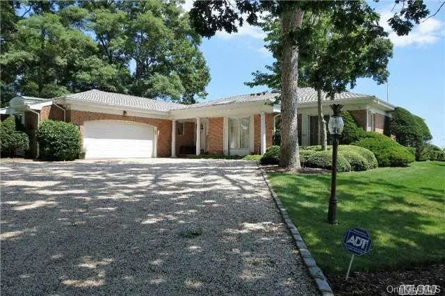 Photograph of 341 Peconic Bay Boulevard