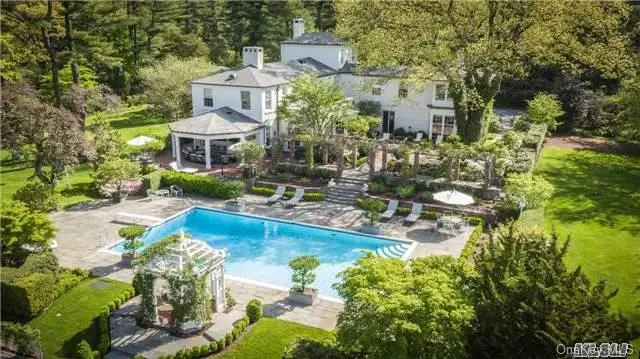 Photograph of 334 Duck Pond Road
