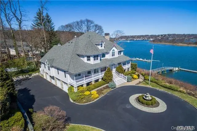 Photograph of 14 Harbor Park Court