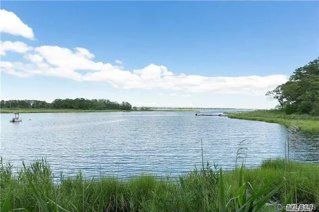 Photograph of 916 Flanders Road
