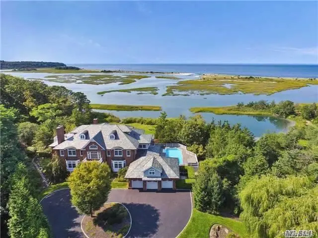 Photograph of 18 Flax Pond Woods Road