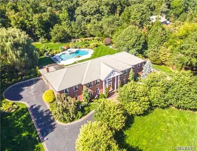 Photograph of 14 Golf Club Road