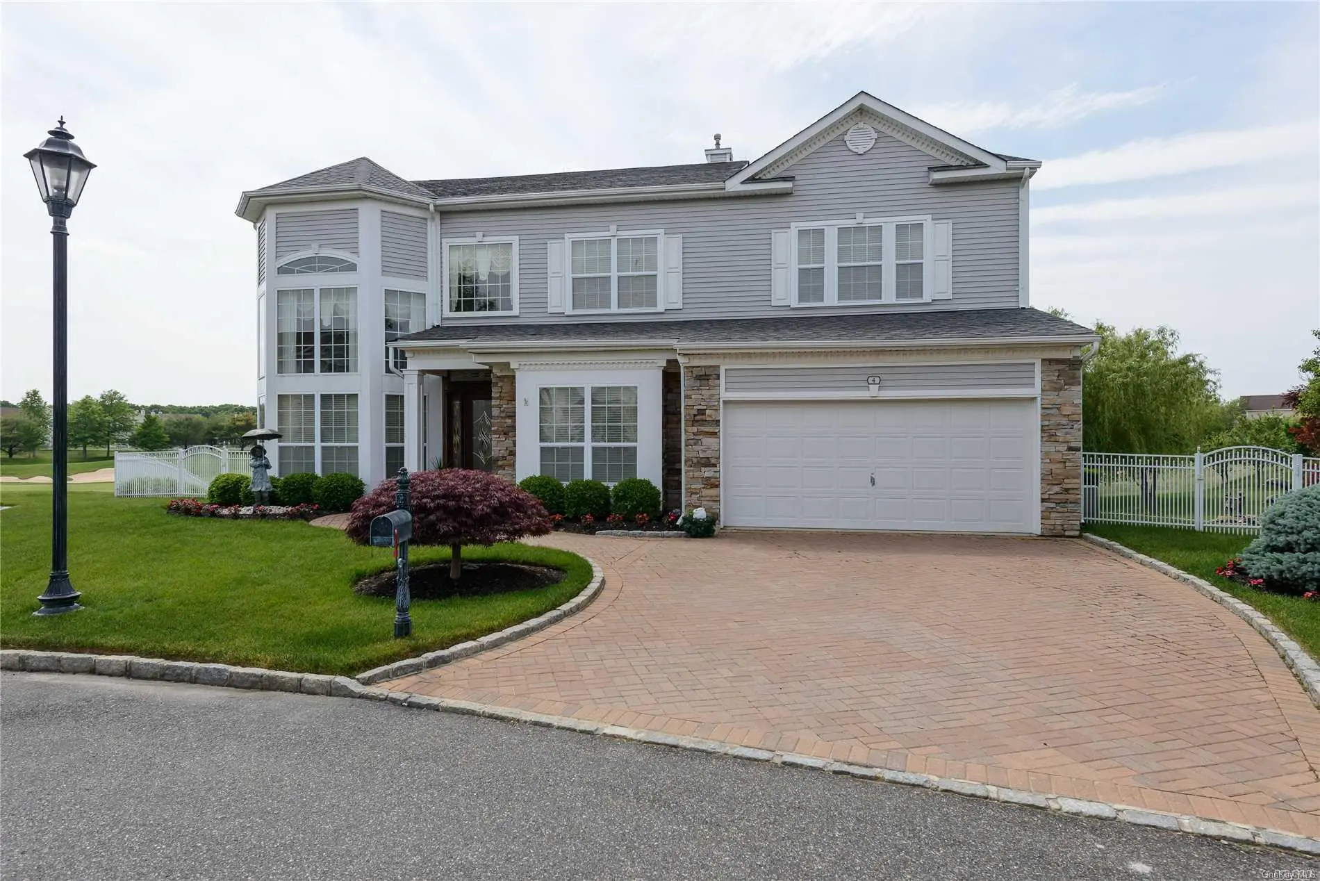 Photograph of 4 Willow Creek Court