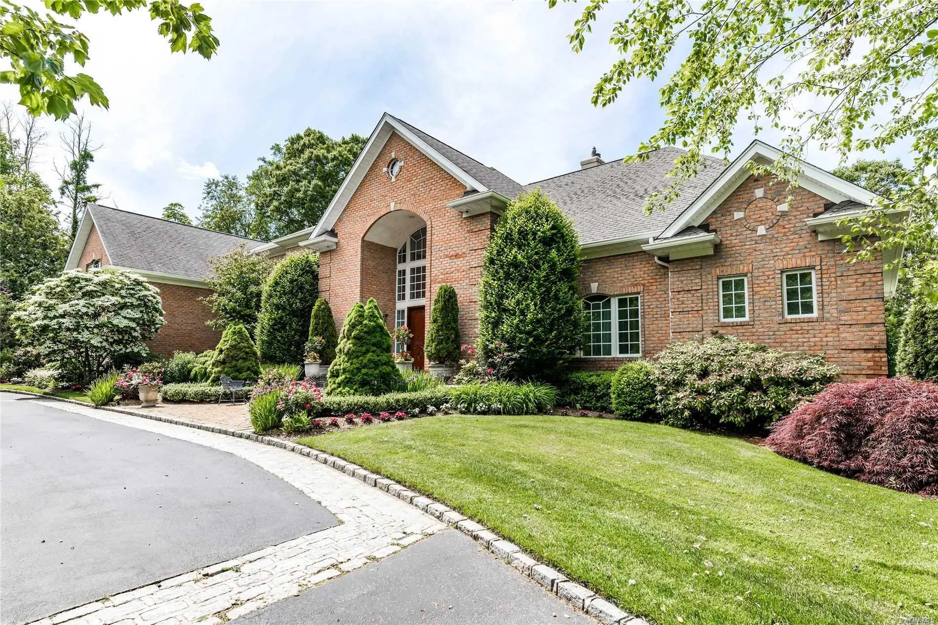Photograph of 39 Hunting Hollow Court