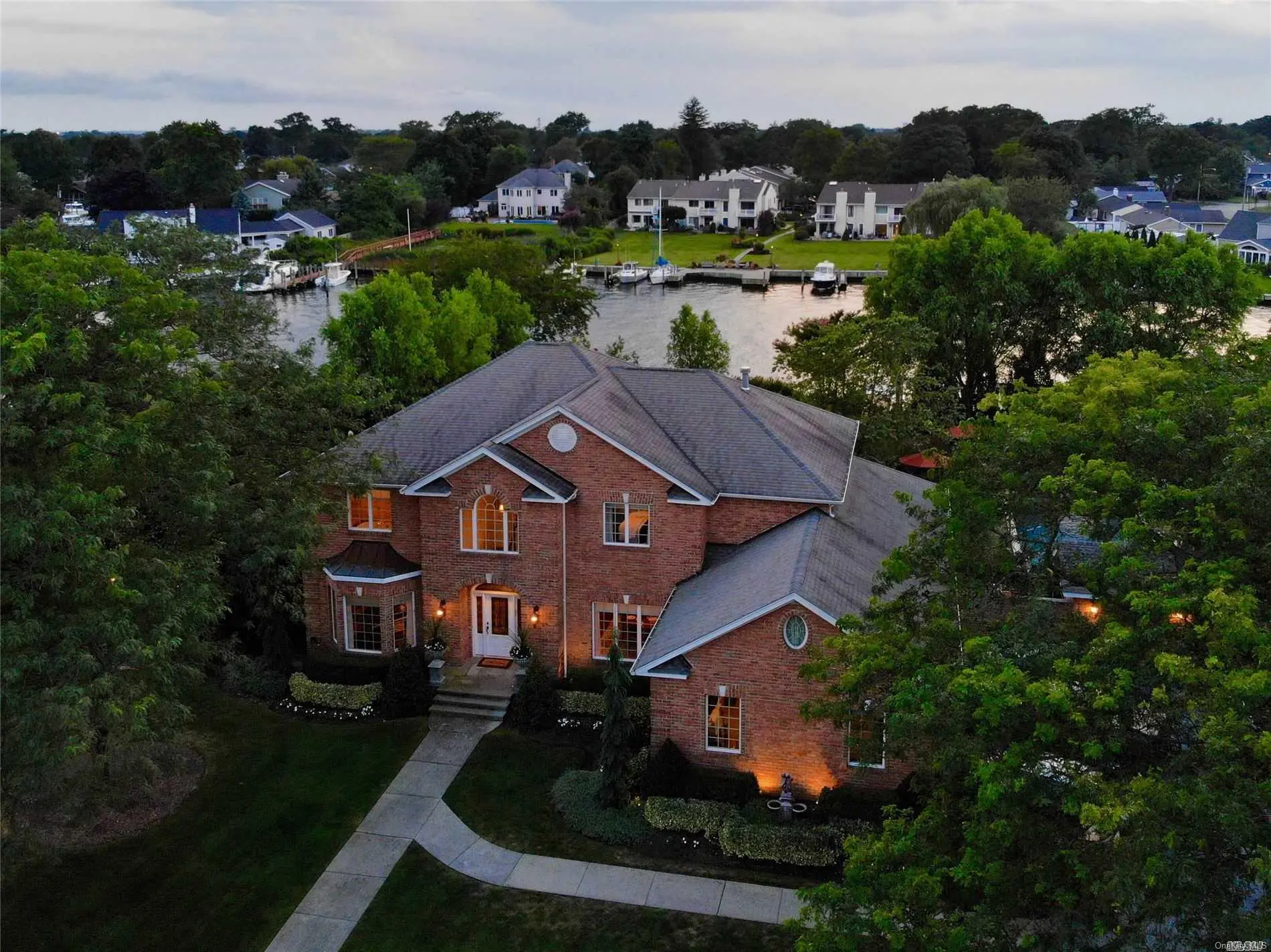 Photograph of 188 Peninsula Drive