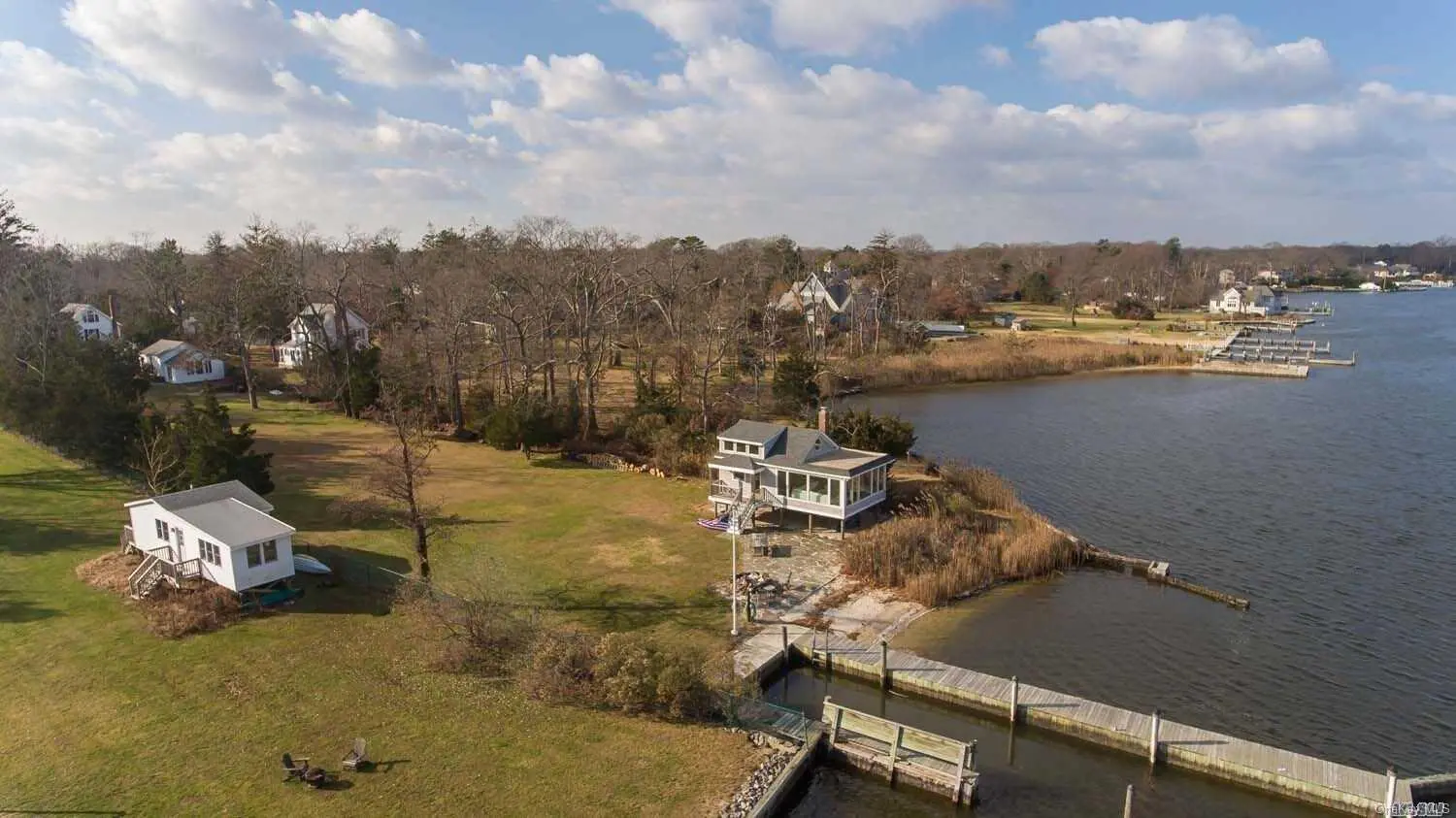 Photograph of 369 Great River Road