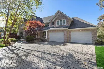 Photograph of 10 Colonial Drive