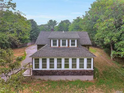 Photograph of 2410 River Road