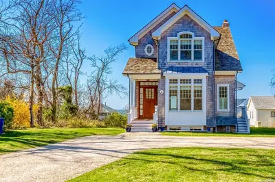 Photograph of 938 Sound Shore Road