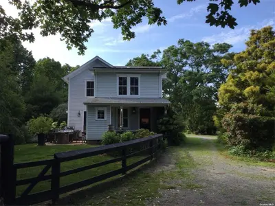 Photograph of 10020 Old Sound Ave