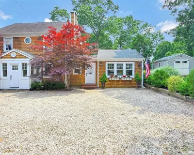 Photograph of 18 River Road