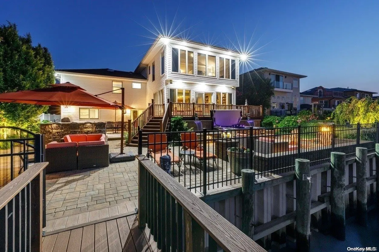 Photograph of 2921 Shore Drive