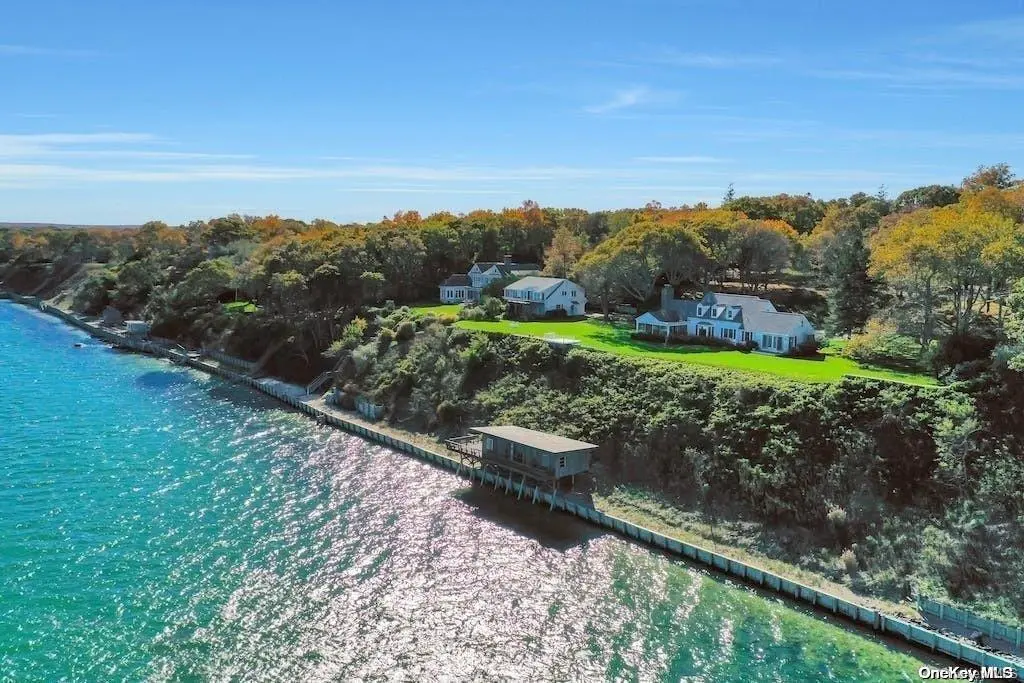 Photograph of 4995 Nassau Point Road