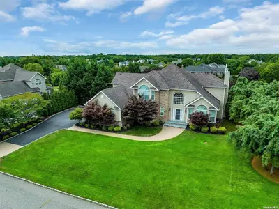 Photograph of 4 Winterberry Court