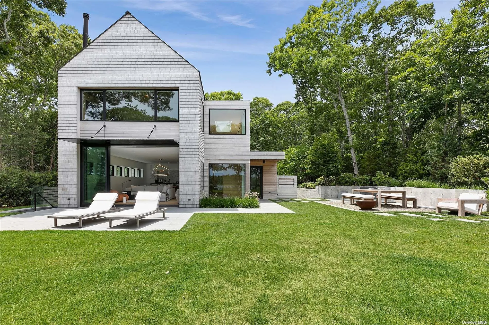 Photograph of 1335 Fleetwood Road