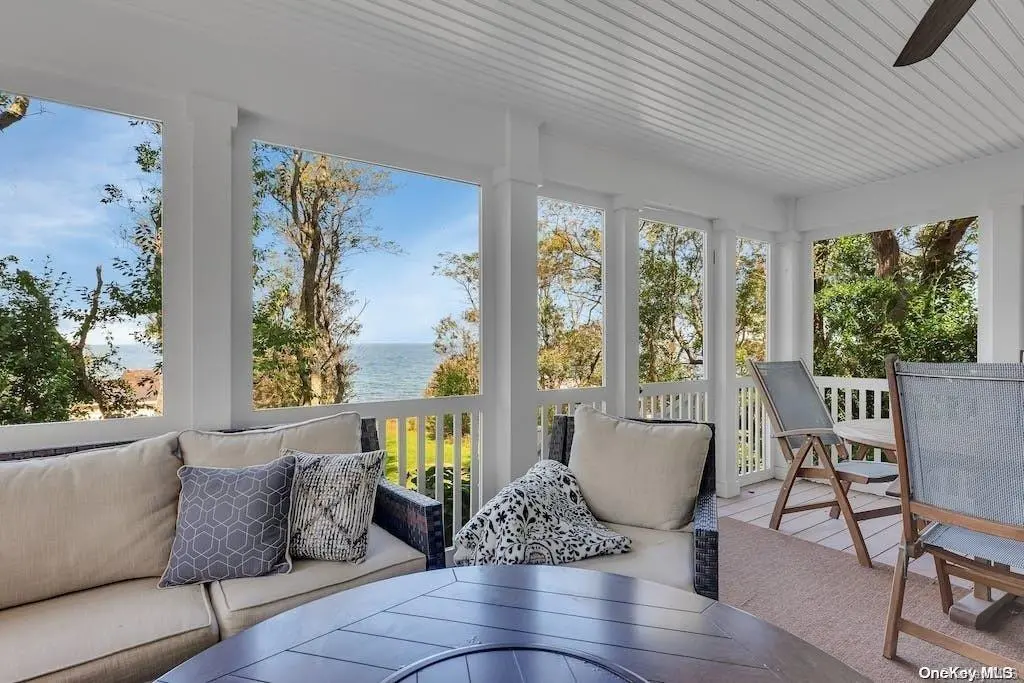 Photograph of 712 Sound Shore Road