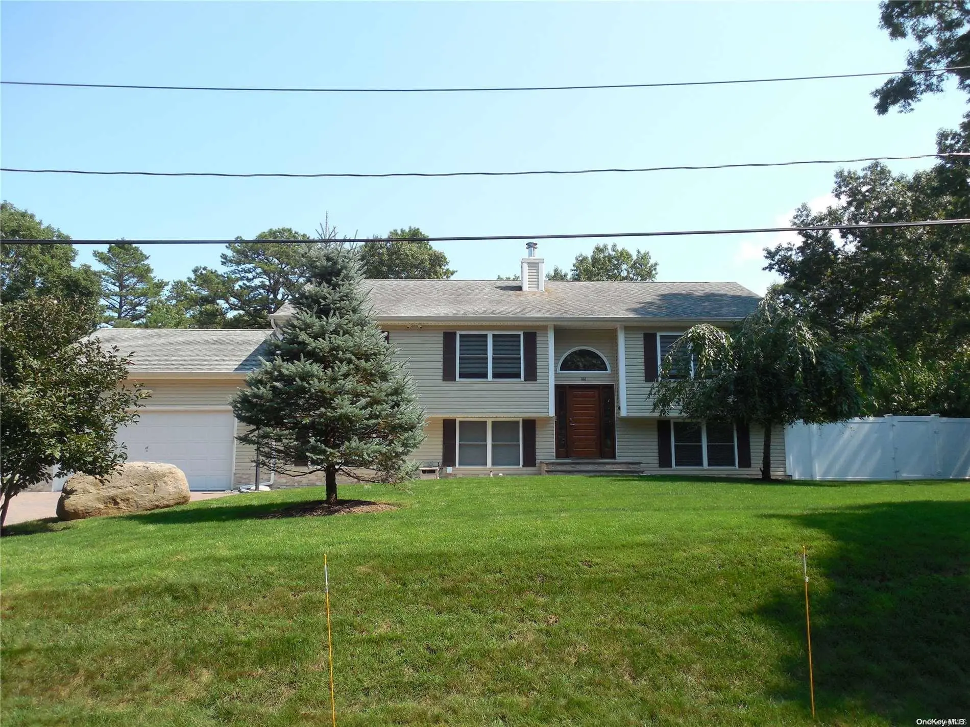 Photograph of 444 Flanders Boulevard