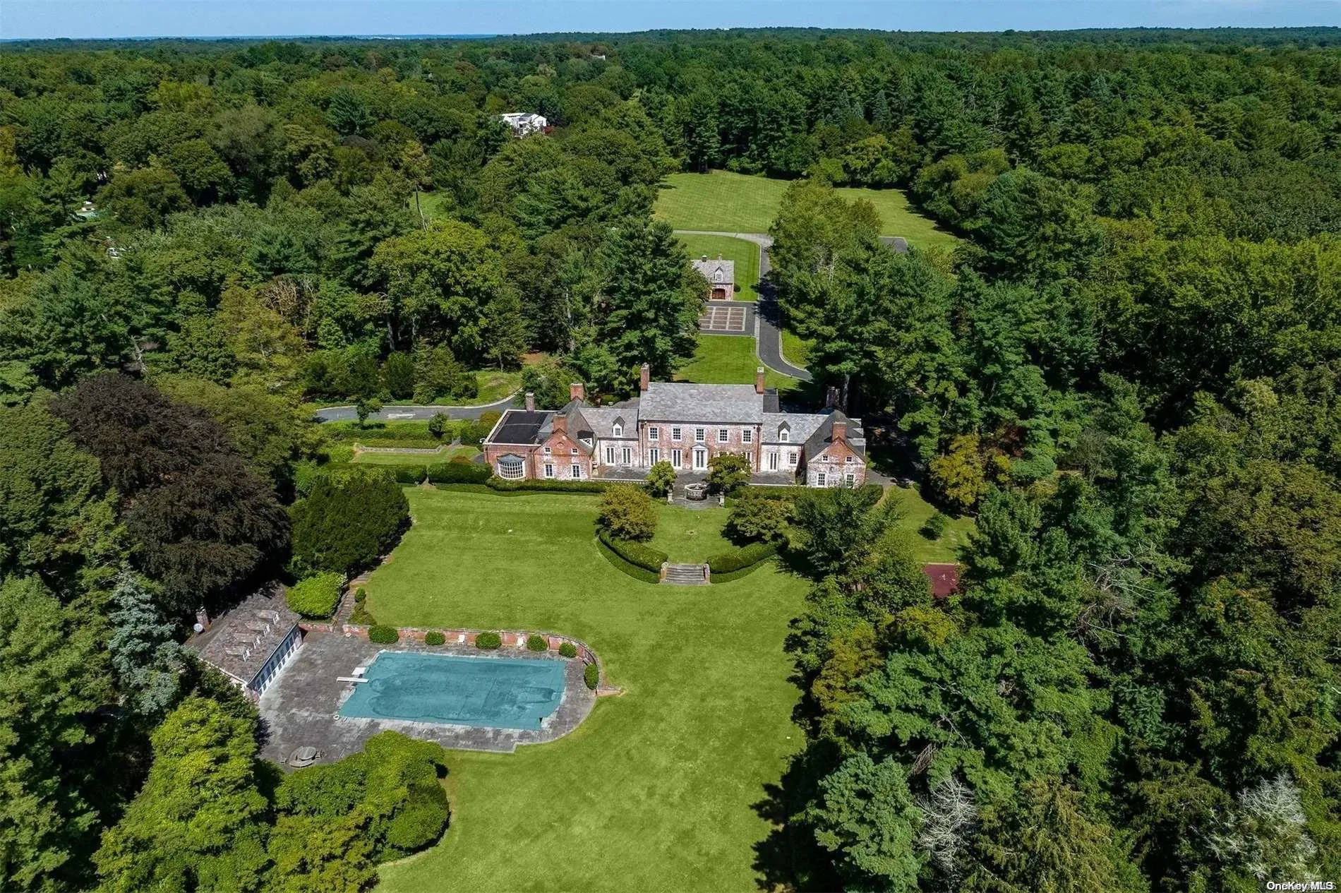 Photograph of 873 Cedar Swamp Road