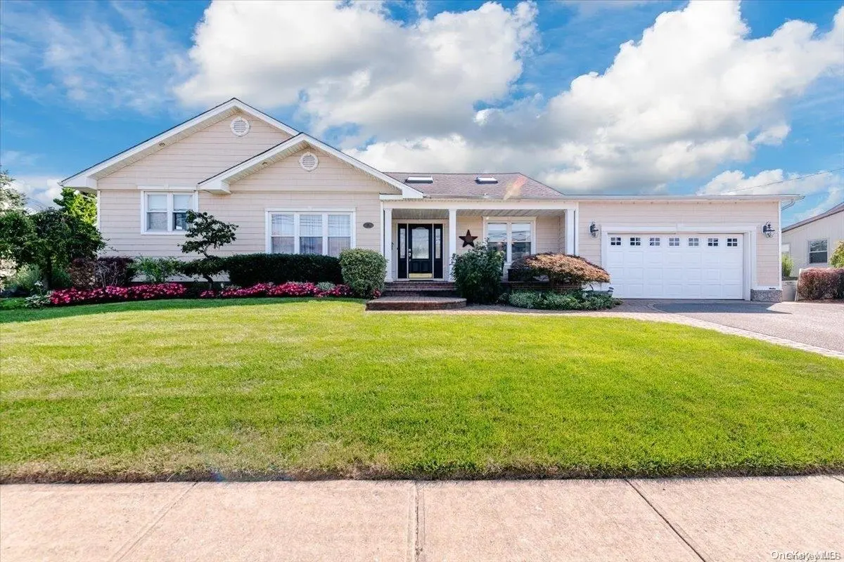 Photograph of 252 Harbor Lane