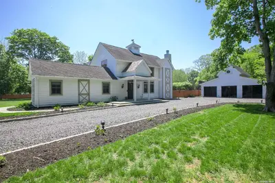 Photograph of 6 Moriches Avenue