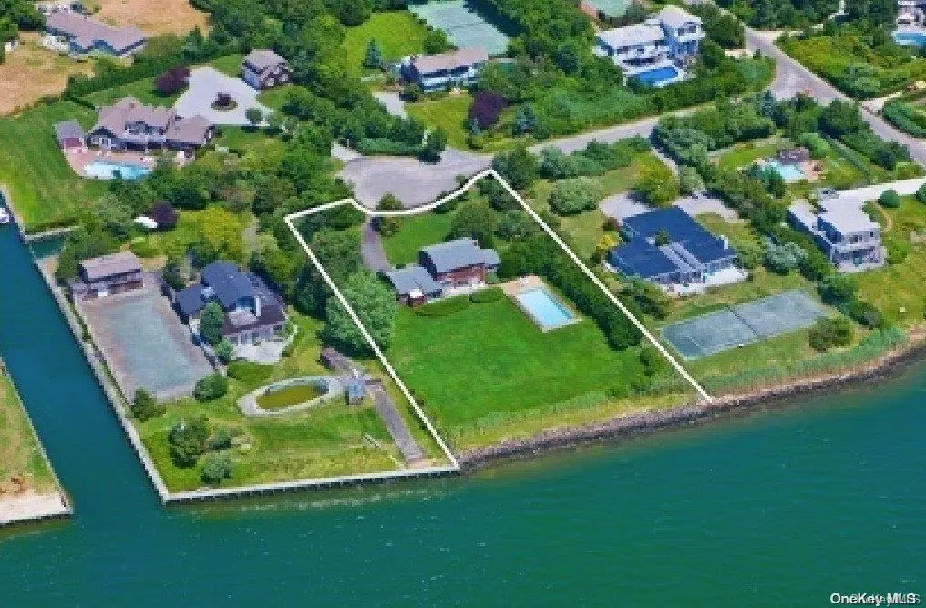 Photograph of 5 Bayberry Lane