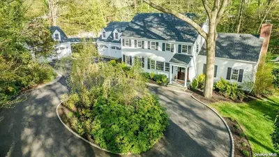 Photograph of 20 Centerport Road