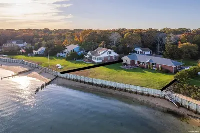 Photograph of 6050 Peconic Bay Boulevard